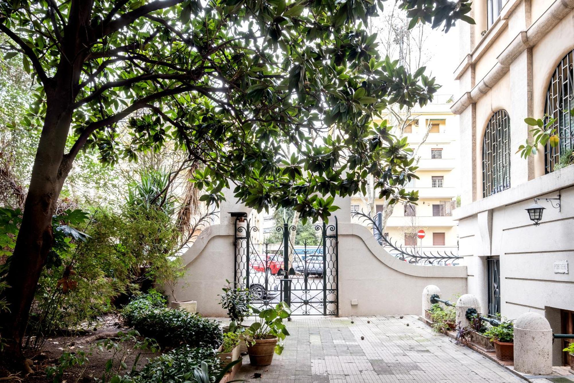 Vatican36 Guest House Рим Экстерьер фото