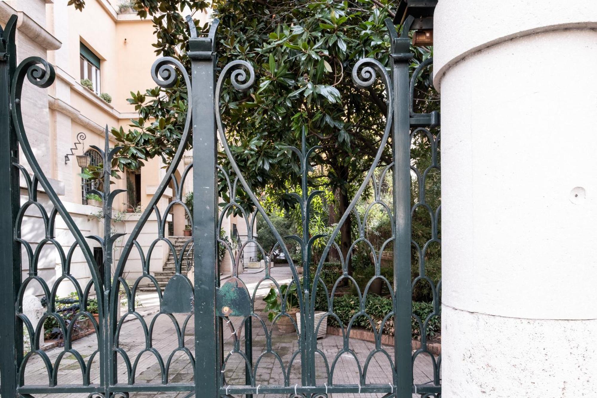 Vatican36 Guest House Рим Экстерьер фото