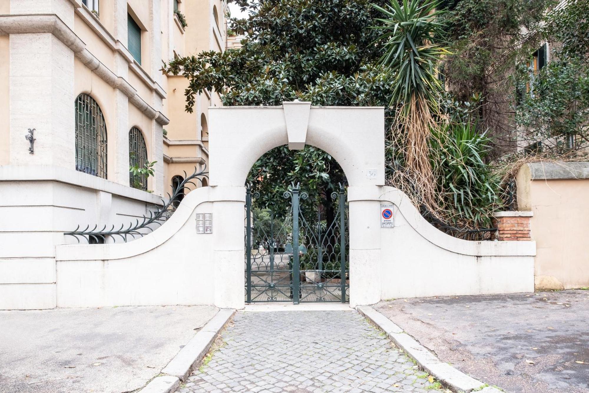 Vatican36 Guest House Рим Экстерьер фото